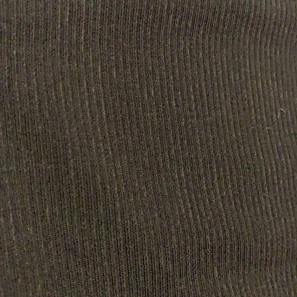 Two Cropped Ribbed Tank Tops - Picture 3 of 4